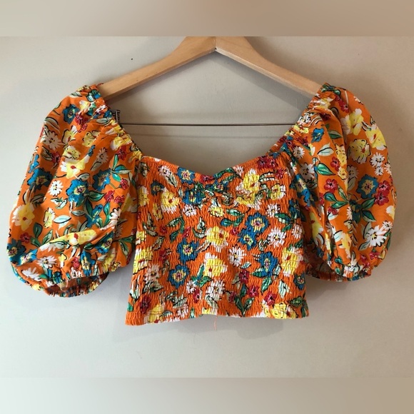Zara Tops - ♦️ Zara | Floral Smocked Cropped Puffy Sleeve Top